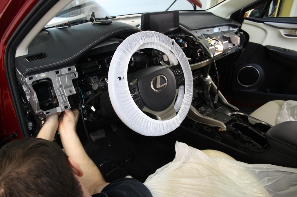 установка сигнализации с автозапуском на Lexus NX200