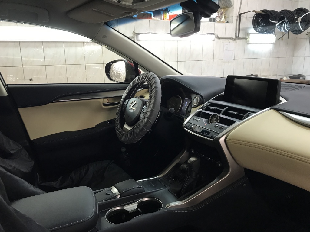 Установка сигнализации Pandora DXL 4950 с автозапуском на автомобиль Lexus NX 200