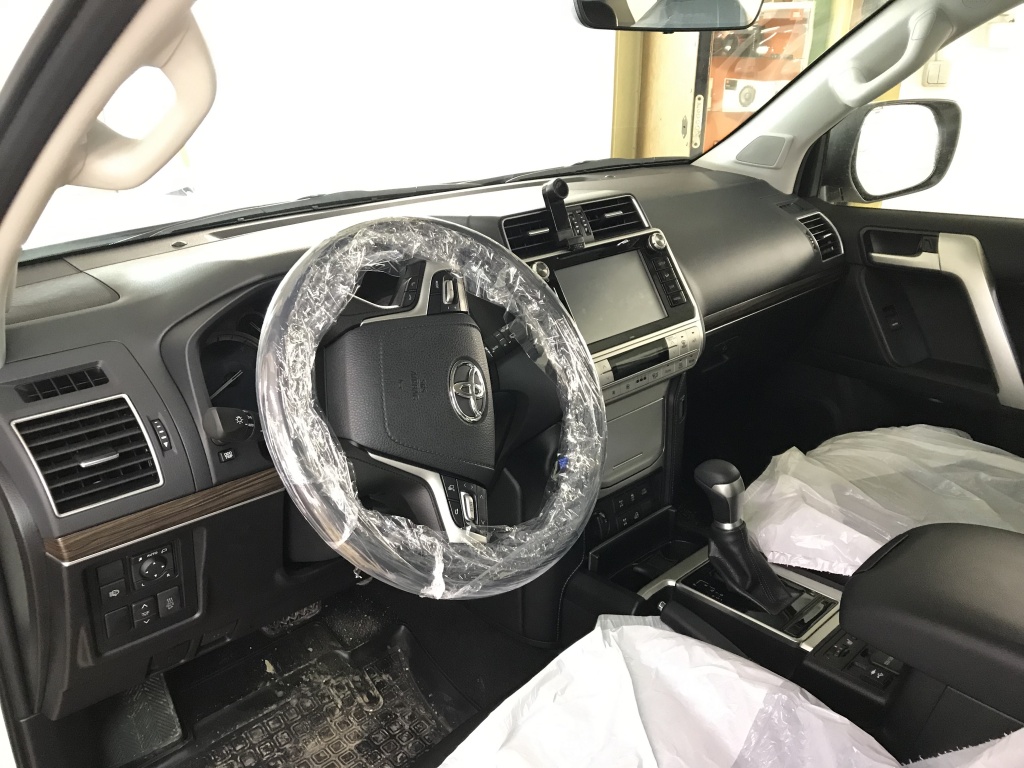 Установка сигнализации Pandora DXL4970 с автозапуском, установка сетки в бампер, установка замков капота на Toyota Land Cruiser Prado 150 в Пушкино и в Королёве