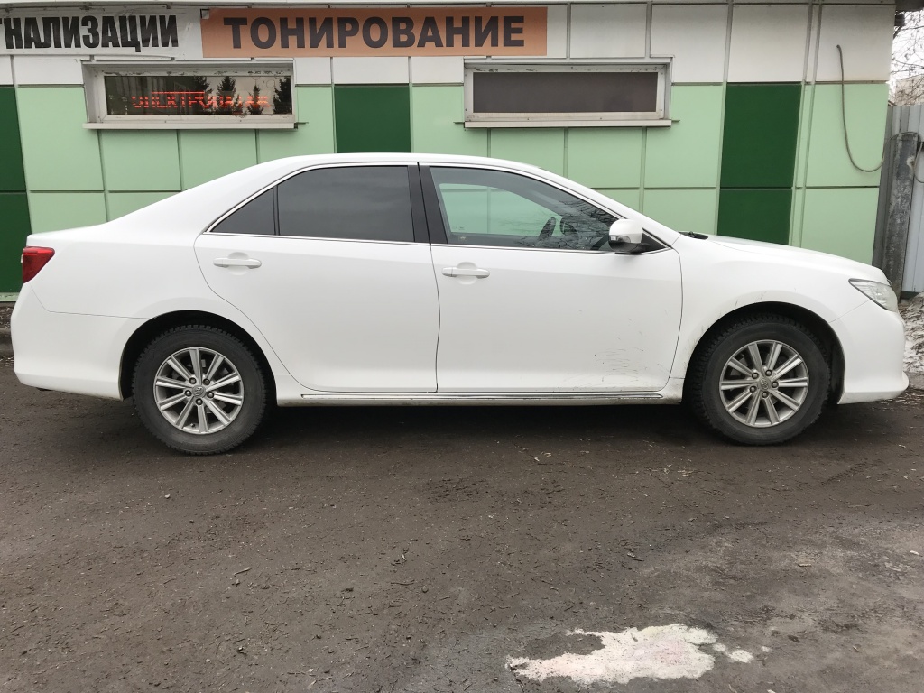 Тонировка автомобиля Тойота Камри в Пушкино